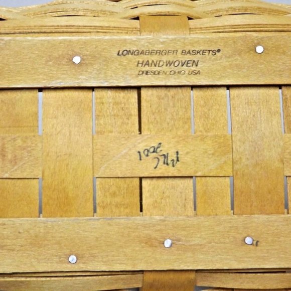 Longaberger 2001 May Series Peony Basket with Liner, Protector and Certificate - Picture 16 of 16